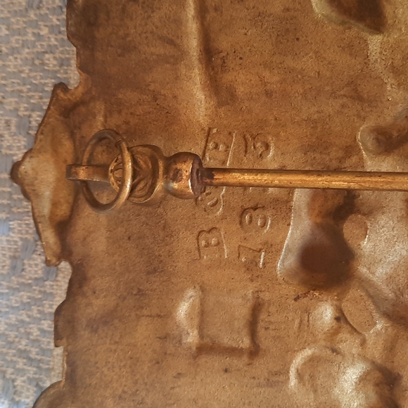 PRICE DROP!Antique BRADLEY & HUBBARD Easel Back Wall Plaque - Picture 5 of 6